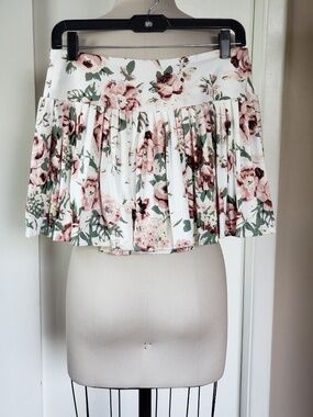 Pleated Floral Skort Size Large!